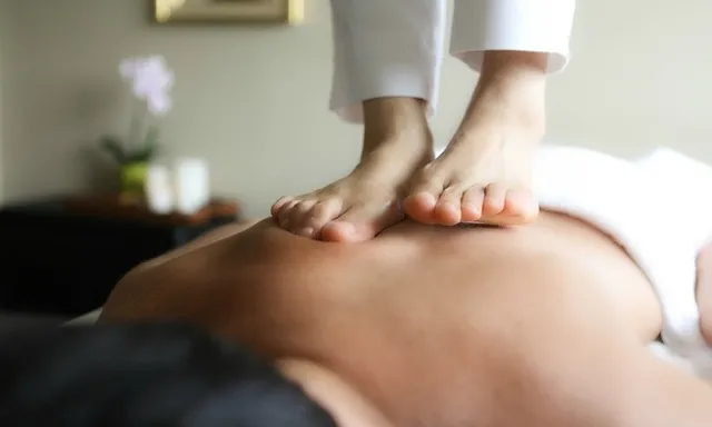 Lomi Lomi Massage at Elysium Premium Spa